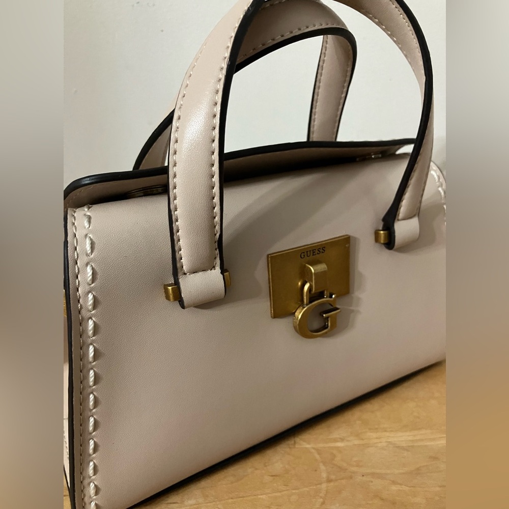 GUESS Mini Satchel 🆕 - Picture 8 of 16